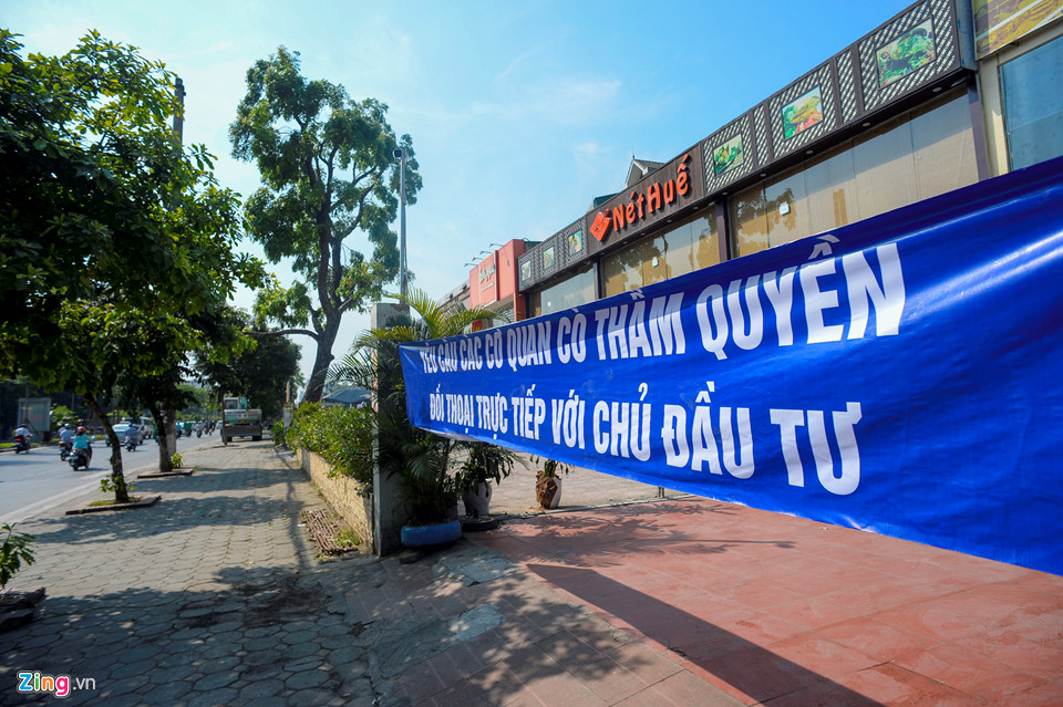 Hà Nội cưỡng chế phá dỡ công trình vi phạm tại mương Nghĩa Đô Hà Nội cưỡng chế phá dỡ công trình vi phạm tại mương Nghĩa Đô